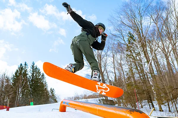 Snowboarder in Jiminy Peak Park